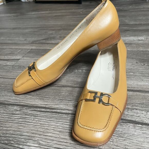 REVOLVE SALVATORE FERRAGAMO Horse Bit Flat Loafer size 9, 4A - Picture 2 of 11